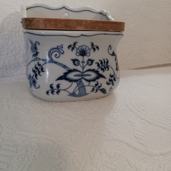 Other - Vintage Salt Box BLUE DANUBE